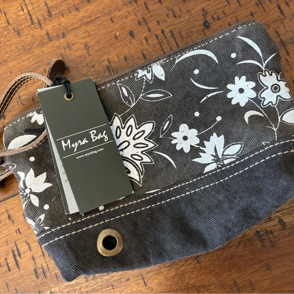 Myra Floral Clutch